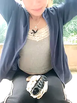 Snapshot of little-effy chatting on 21, 6, 2026 little-effy online show from 21, 6, 2026