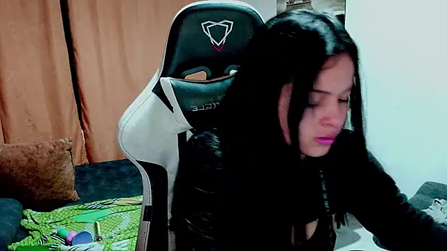 Snapshot of milk_hot_mafe chatting on 15, 2, 2026 milk hot mafe online show from 15, 2, 2026