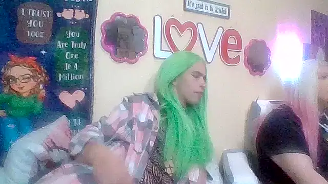 DanielleRavyyn online show from 4, 5, 2026