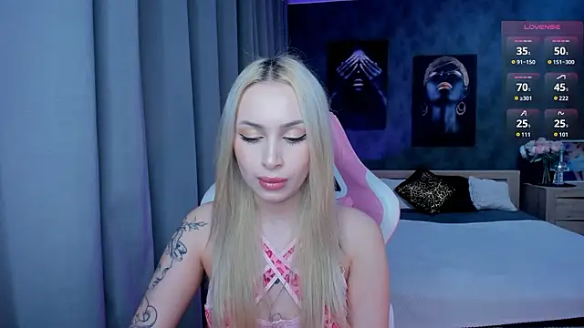 LanaMiracle online show from 5, 2, 2026