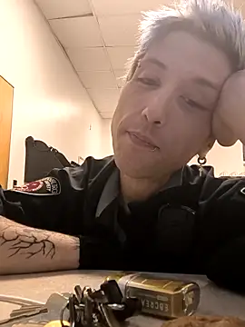 AskAveryAnything online show from 22, 12, 2025