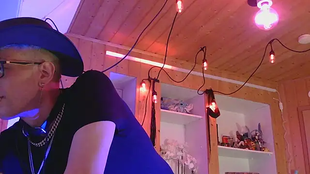 AskAveryAnything online show from 23, 5, 2026