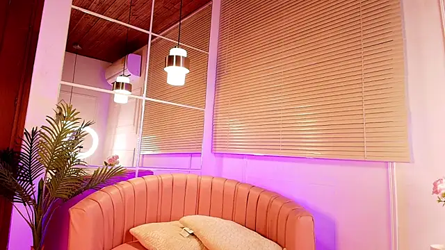 Snapshot of emily_burton18 chatting on 10, 2, 2026 emily burton18 online show from 10, 2, 2026