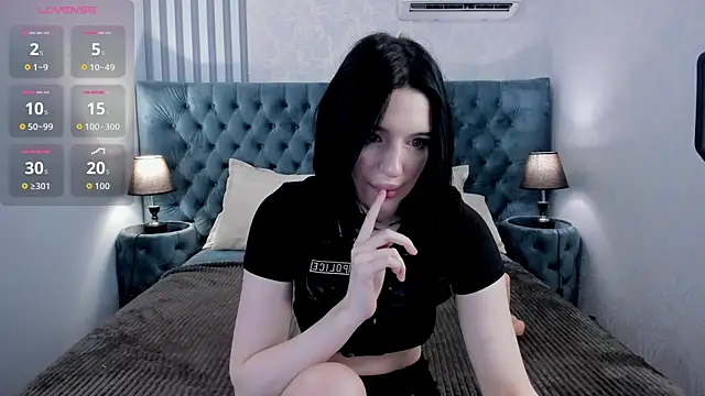 Snapshot of LisaBevy chatting on 17, 12, 2025 LisaBevy online show from 17, 12, 2025