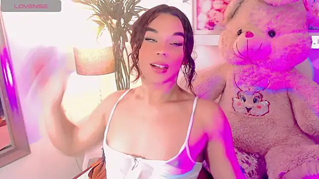 agathaferrer3 online show from 8, 1, 2026