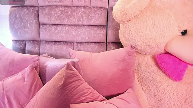 miaa quinn online show from 16, 12, 2025