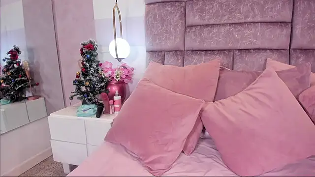 miaa quinn online show from 18, 12, 2025