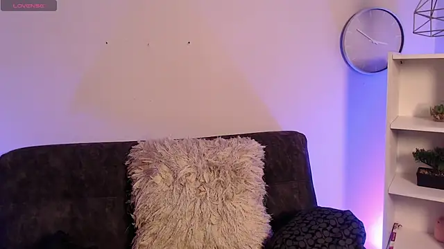 Lunaclarx online show from 17, 12, 2025