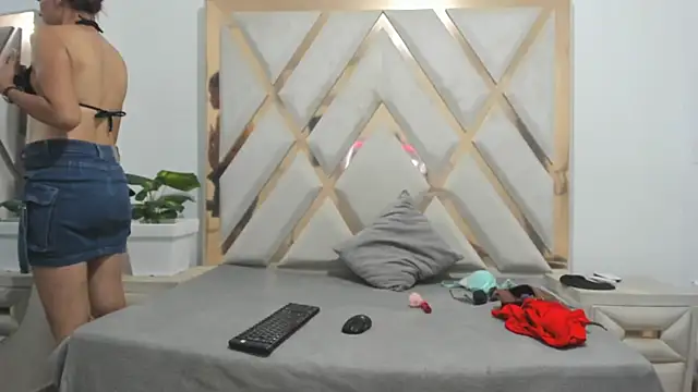 Selenaasm online show from 16, 3, 2026