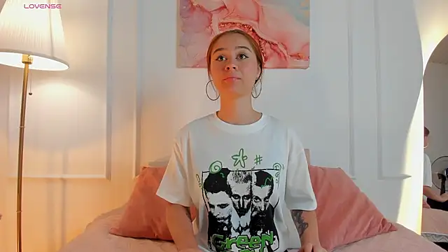 Amelia Saenz  online show from 24, 3, 2026