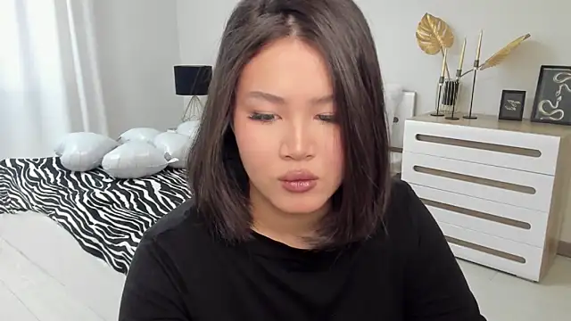 Brunette Charm online show from 8, 3, 2026