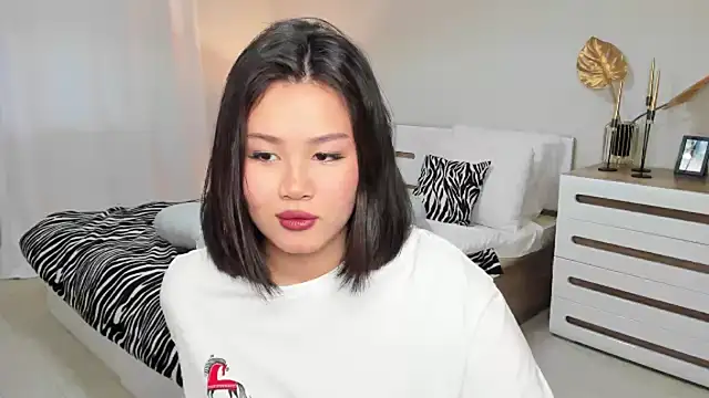 Brunette Charm online show from 19, 2, 2026