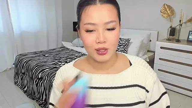 Brunette Charm online show from 11, 2, 2026