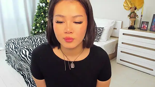 Brunette Charm online show from 18, 12, 2025