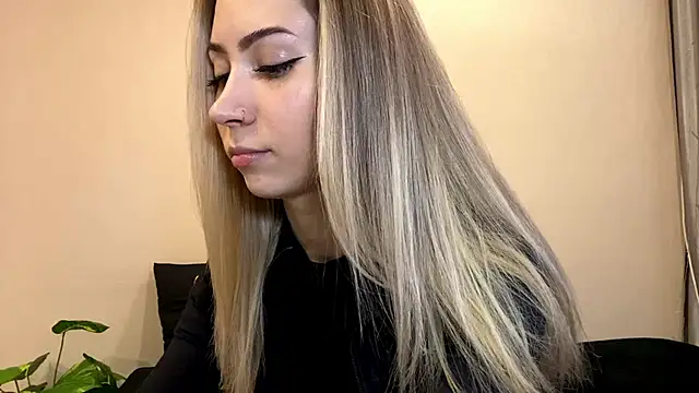 Snapshot of sun_under_skyy chatting on 14, 12, 2025 sun under skyy online show from 14, 12, 2025