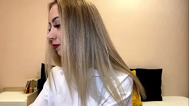 Snapshot of sun_under_skyy chatting on 17, 12, 2025 sun under skyy online show from 17, 12, 2025