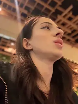 YeaLina online show from 23, 12, 2025