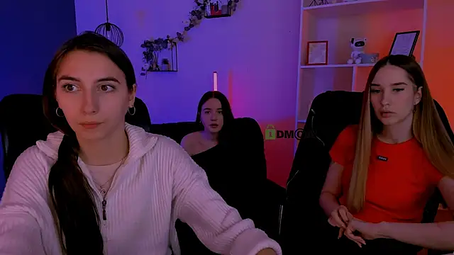 mila firee online show from 15, 4, 2026