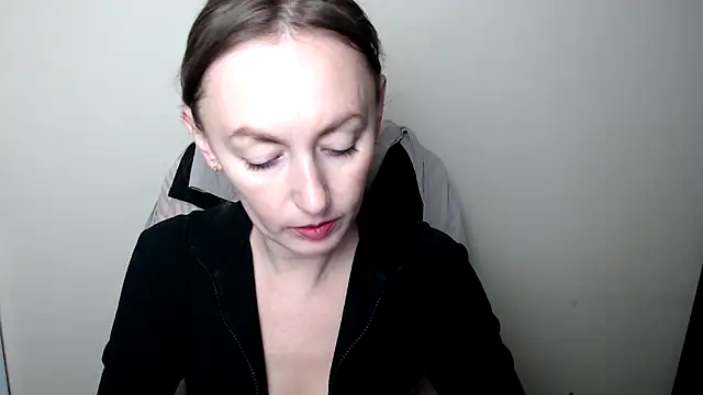 LiaSeass  online show from 28, 2, 2026