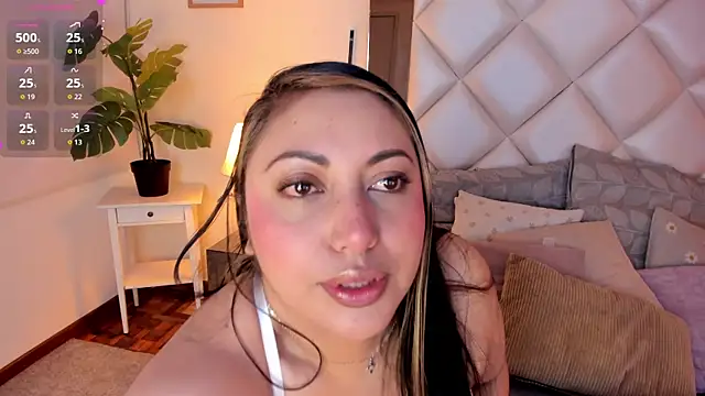 Snapshot of LizzCarter_ chatting on 4, 7, 2026 LizzCarter online show from 4, 7, 2026