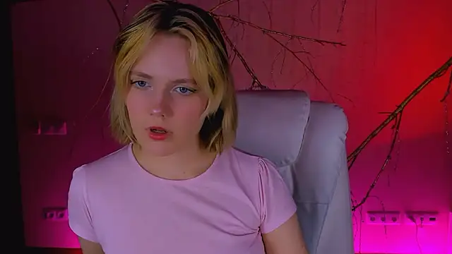 Snapshot of madeline_doll chatting on 22, 2, 2026 madeline doll online show from 22, 2, 2026