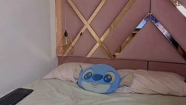 Stephanny Blush online show from 15, 4, 2026