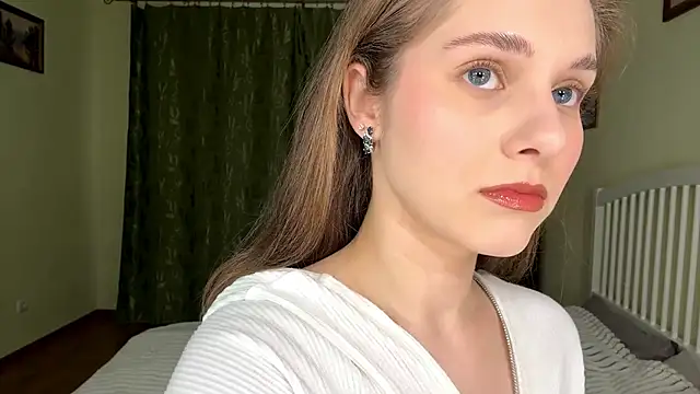 Snapshot of MiaBlanko chatting on 14, 12, 2025 MiaBlanko online show from 14, 12, 2025