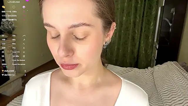 Snapshot of MiaBlanko chatting on 17, 12, 2025 MiaBlanko online show from 17, 12, 2025