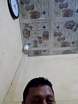 Snapshot of SHARIF12123 chatting on 17, 12, 2025 SHARIF12123 online show from 17, 12, 2025