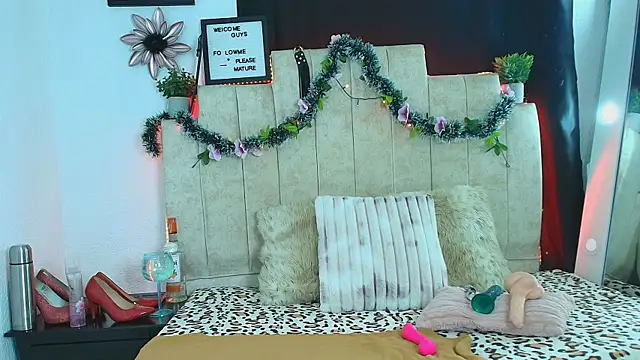 Laura hotmilf online show from 22, 12, 2025