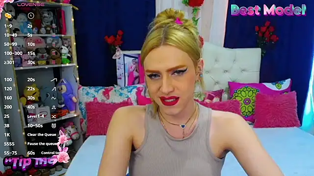 Snapshot of golden_girl01 chatting on 17, 6, 2026 golden girl01 online show from 17, 6, 2026