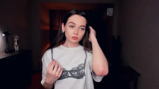 Snapshot of YvonneRobes chatting on 8, 1, 2026 YvonneRobes online show from 8, 1, 2026