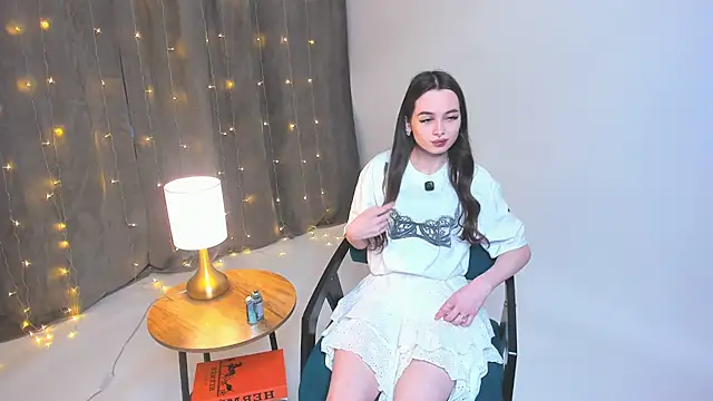 Snapshot of YvonneRobes chatting on 20, 12, 2025 YvonneRobes online show from 20, 12, 2025