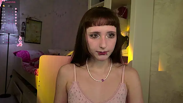 MiraJades online show from 12, 4, 2026