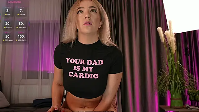 Snapshot of creampussyy chatting on 18, 11, 2025 creampussyy online show from 18, 11, 2025