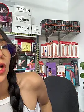 lunaluxury22 online show from 2, 2, 2026