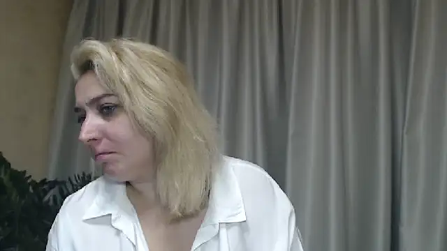 Snapshot of sweetpussy13 chatting on 17, 9, 2025 sweetpussy13 online show from 17, 9, 2025