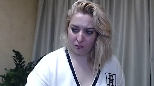 Snapshot of sweetpussy13 chatting on 14, 3, 2025 sweetpussy13 online show from 14, 3, 2025