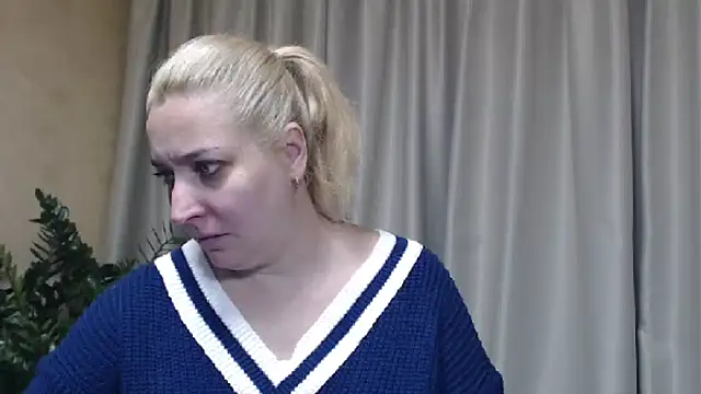 Snapshot of sweetpussy13 chatting on 30, 10, 2025 sweetpussy13 online show from 30, 10, 2025