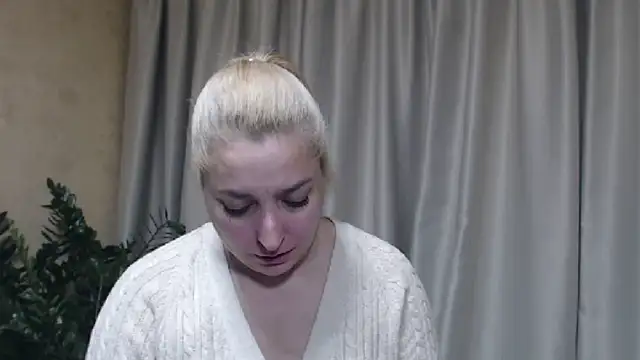 Snapshot of sweetpussy13 chatting on 31, 10, 2025 sweetpussy13 online show from 31, 10, 2025