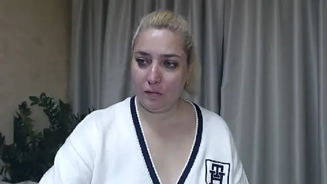 Snapshot of sweetpussy13 chatting on 26, 9, 2025 sweetpussy13 online show from 26, 9, 2025