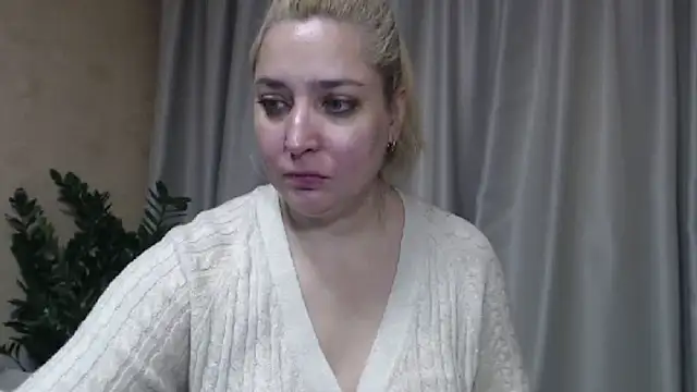 Snapshot of sweetpussy13 chatting on 14, 11, 2025 sweetpussy13 online show from 14, 11, 2025