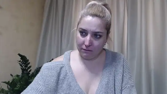 Snapshot of sweetpussy13 chatting on 28, 2, 2025 sweetpussy13 online show from 28, 2, 2025