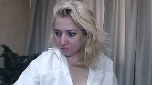 Snapshot of sweetpussy13 chatting on 14, 9, 2025 sweetpussy13 online show from 14, 9, 2025