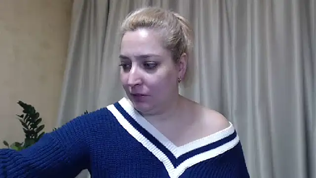 Snapshot of sweetpussy13 chatting on 1, 3, 2025 sweetpussy13 online show from 1, 3, 2025