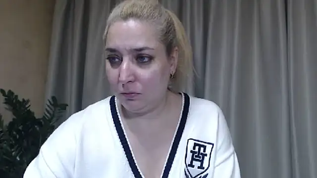 Snapshot of sweetpussy13 chatting on 29, 11, 2025 sweetpussy13 online show from 29, 11, 2025