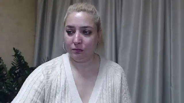 Snapshot of sweetpussy13 chatting on 5, 11, 2025 sweetpussy13 online show from 5, 11, 2025