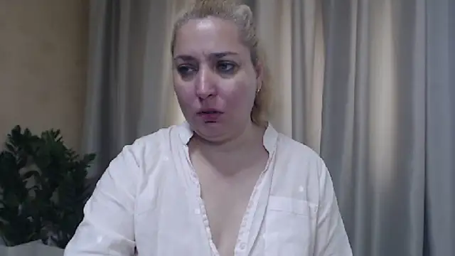 Snapshot of sweetpussy13 chatting on 17, 6, 2026 sweetpussy13 online show from 17, 6, 2026