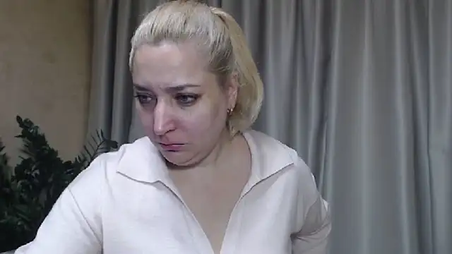 Snapshot of sweetpussy13 chatting on 9, 10, 2025 sweetpussy13 online show from 9, 10, 2025