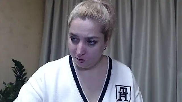 Snapshot of sweetpussy13 chatting on 4, 3, 2025 sweetpussy13 online show from 4, 3, 2025